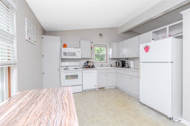 2507 E Tiffin Avenue, Des Moines, IA 50317