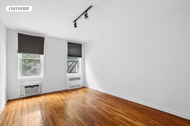 311 E 25th St Apt 2G, New York City, NY 10010