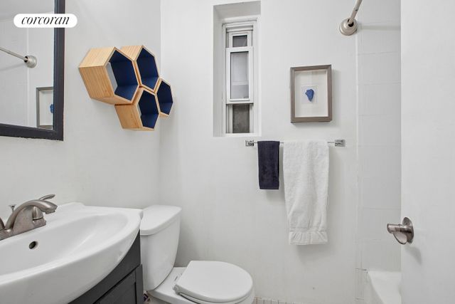 311 E 25th St Apt 2G, New York City, NY 10010