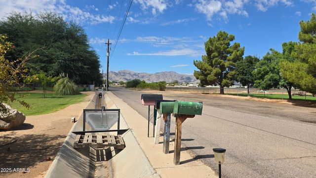 17633 W OCOTILLO Road, Waddell, AZ 85355