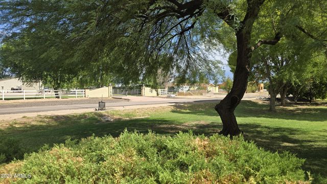 17633 W OCOTILLO Road, Waddell, AZ 85355