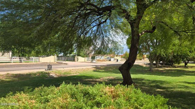 17633 W OCOTILLO Road, Waddell, AZ 85355