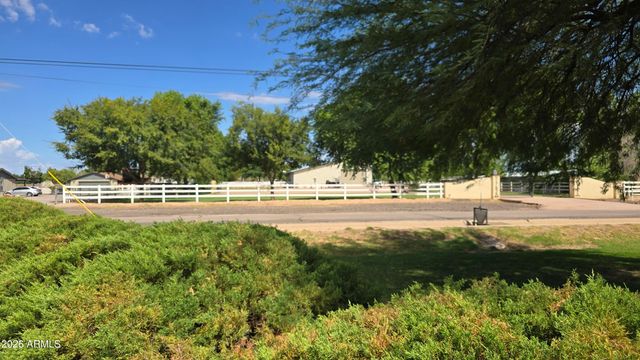 17633 W OCOTILLO Road, Waddell, AZ 85355