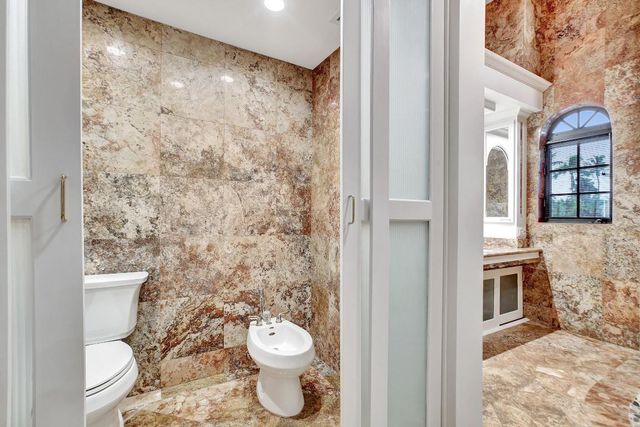 3901 NE 23rd Terrace, Lighthouse Point, FL 33064