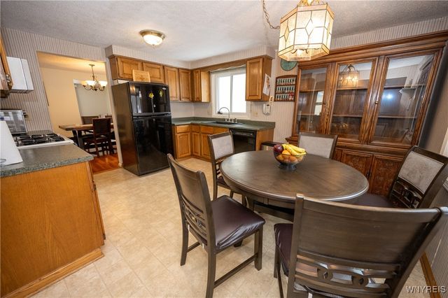 386 Old Oak Post Road, Amherst, NY 14051