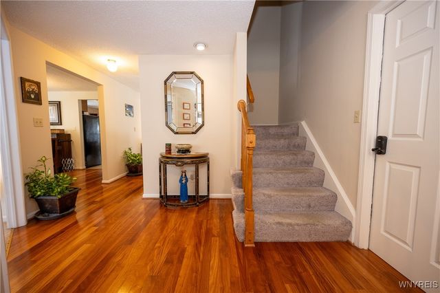 386 Old Oak Post Road, Amherst, NY 14051