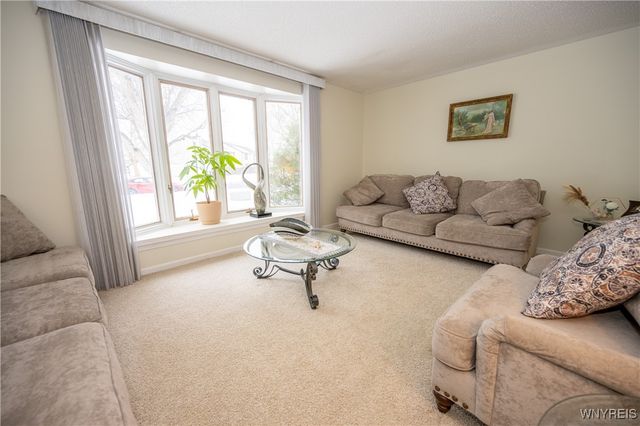 386 Old Oak Post Road, Amherst, NY 14051