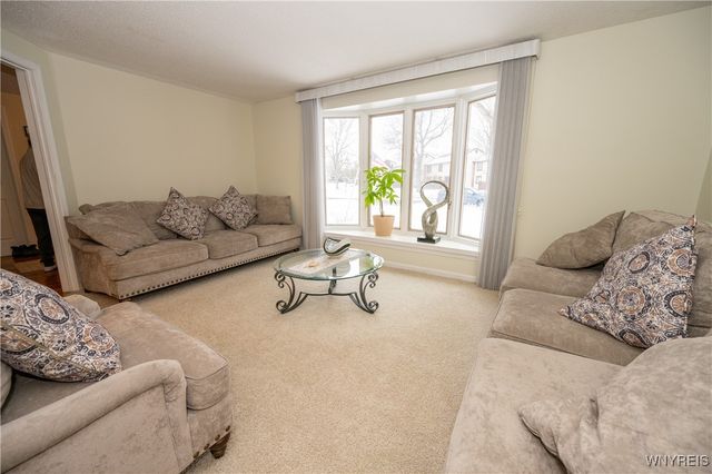 386 Old Oak Post Road, Amherst, NY 14051