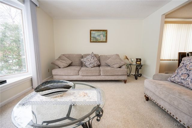 386 Old Oak Post Road, Amherst, NY 14051