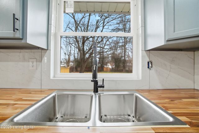 7121 Gageland Rd, Louisville, KY 40258