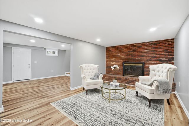 7121 Gageland Rd, Louisville, KY 40258