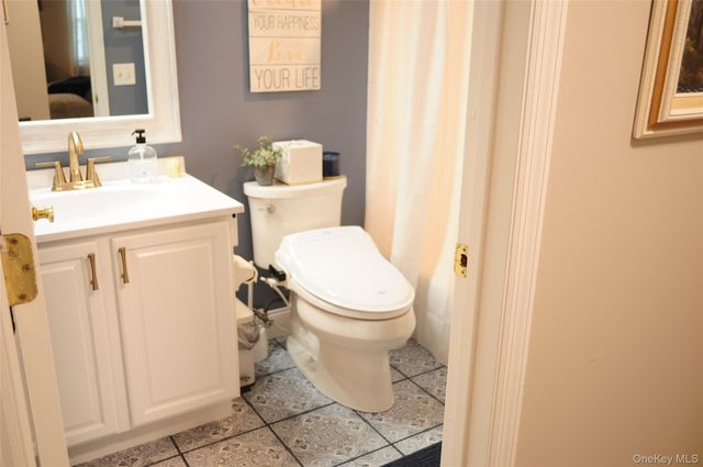 84 Kate Circle, Middle Island, NY 11953