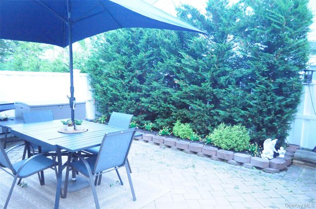 84 Kate Circle, Middle Island, NY 11953