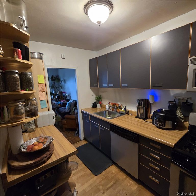 6 Fordham Hill Oval 8H, Bronx, NY 10468 — photo 4