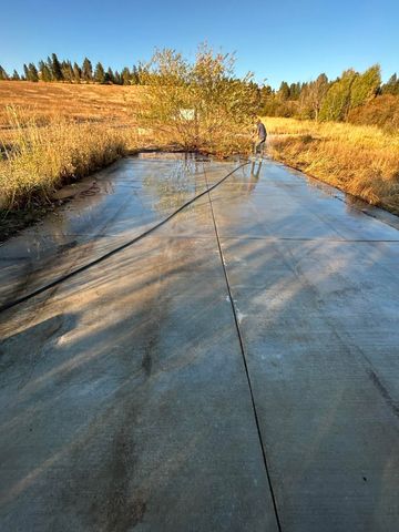 11707 E Tallman Rd, Chattaroy, WA 99003