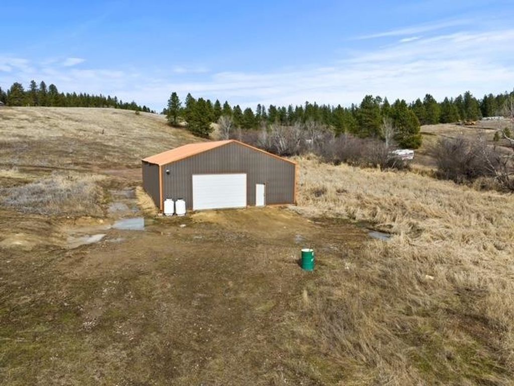 11707 E Tallman Rd, Chattaroy, WA 99003