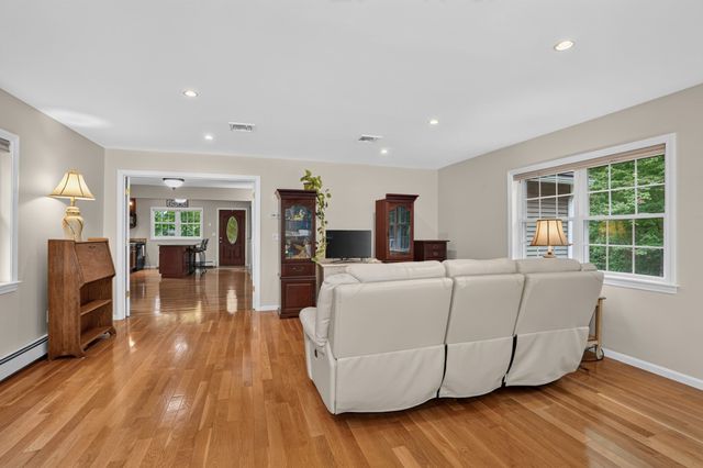 31 Coffee Street, Medway, MA 02053