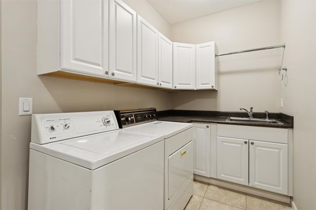 1927 NW 126th Street, Clive, IA 50325