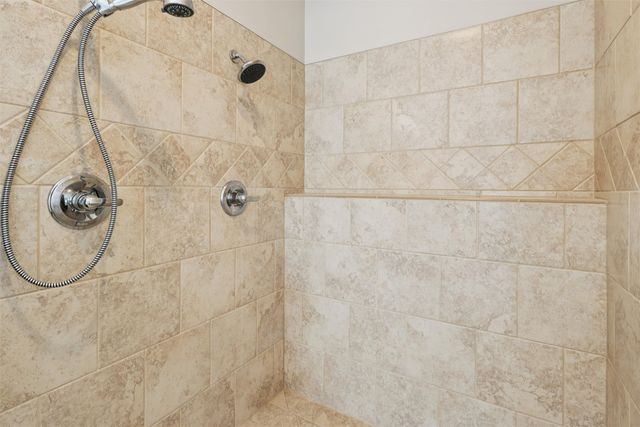 1927 NW 126th Street, Clive, IA 50325