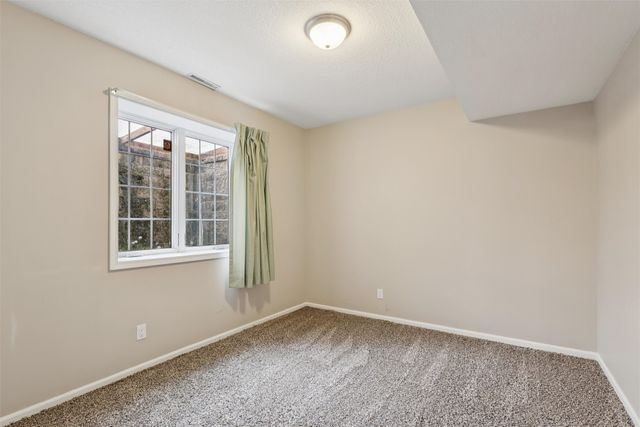 1927 NW 126th Street, Clive, IA 50325