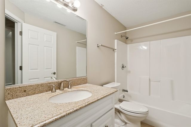 1927 NW 126th Street, Clive, IA 50325