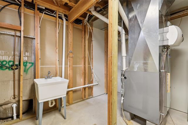 1927 NW 126th Street, Clive, IA 50325