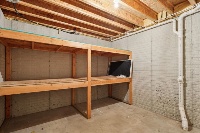 1927 NW 126th Street, Clive, IA 50325