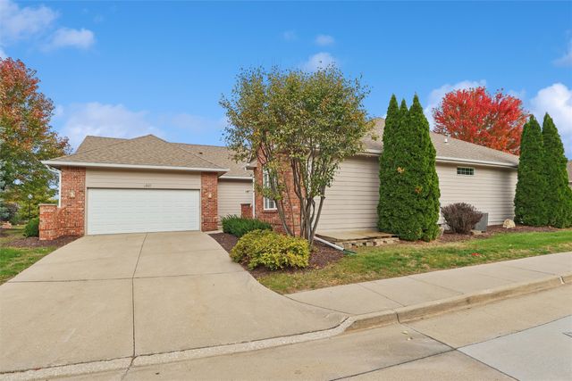 1927 NW 126th Street, Clive, IA 50325