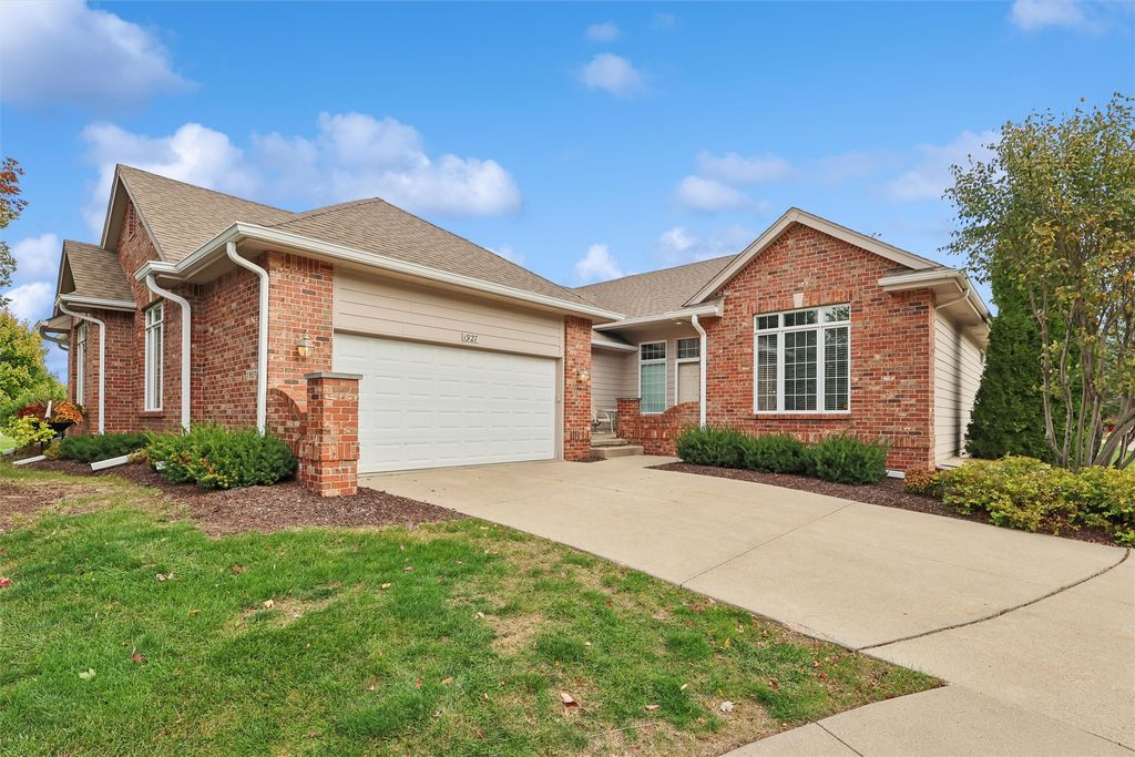 1927 NW 126th Street, Clive, IA 50325