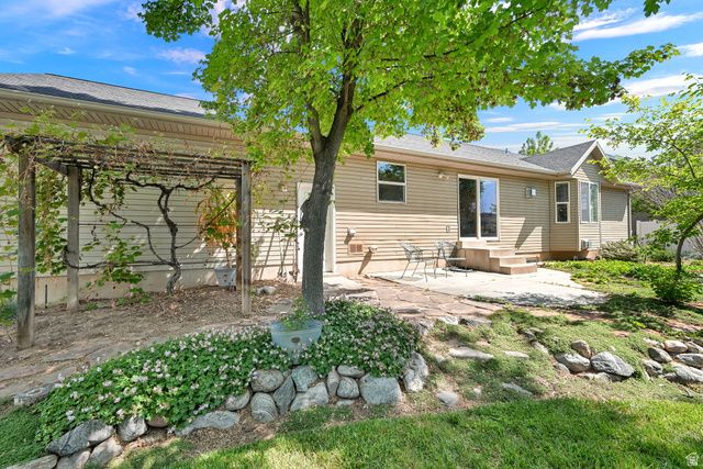 1397 W 2275 S, Syracuse, UT 84075