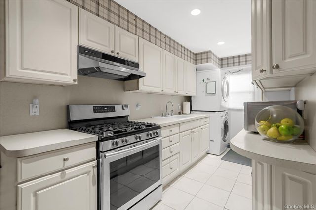 1934 E 29th Street HSE, Brooklyn, NY 11229