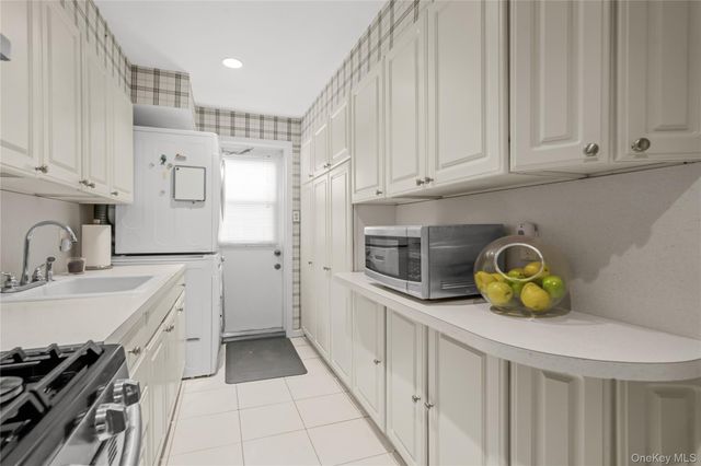 1934 E 29th Street HSE, Brooklyn, NY 11229