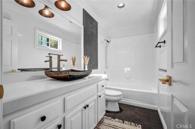 3545 Locust Avenue, Long Beach, CA 90807