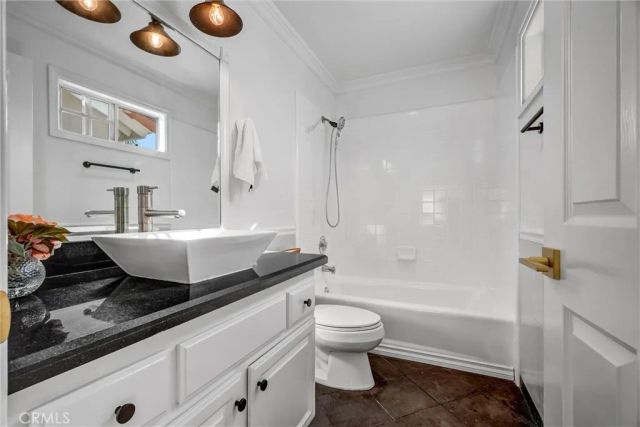 3545 Locust Avenue, Long Beach, CA 90807