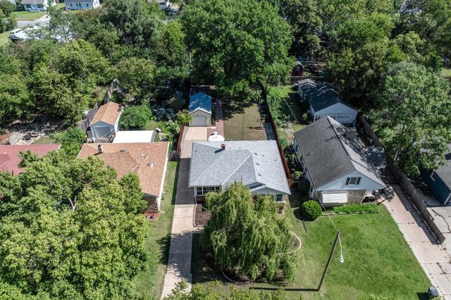 930 N Crestway Ave, Wichita, KS 67208