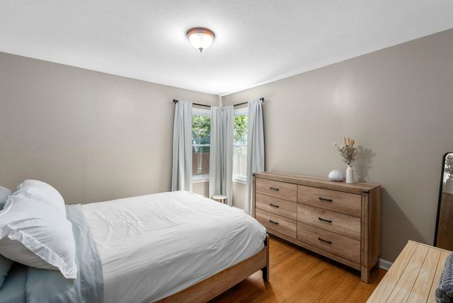 930 N Crestway Ave, Wichita, KS 67208