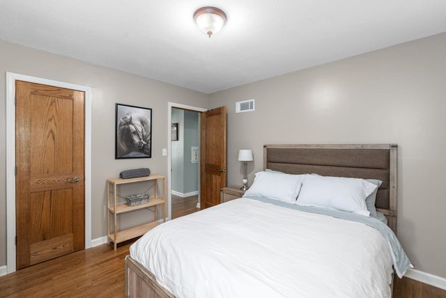 930 N Crestway Ave, Wichita, KS 67208