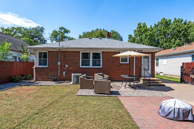 930 N Crestway Ave, Wichita, KS 67208