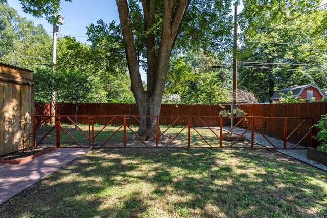 930 N Crestway Ave, Wichita, KS 67208