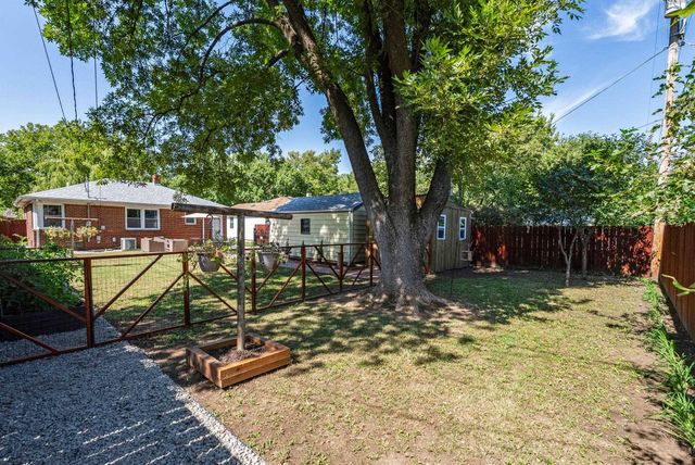 930 N Crestway Ave, Wichita, KS 67208