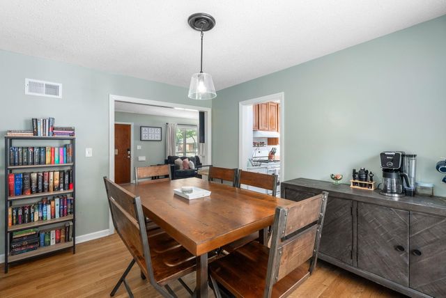 930 N Crestway Ave, Wichita, KS 67208