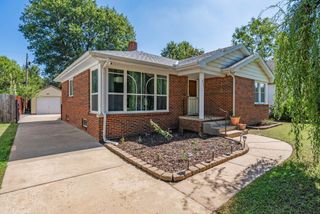 930 N Crestway Ave, Wichita, KS 67208
