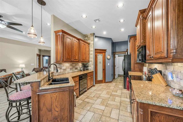 282 NE Road Runner Dr, Fletcher, OK 73541