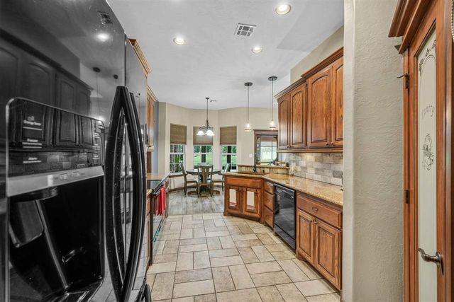 282 NE Road Runner Dr, Fletcher, OK 73541