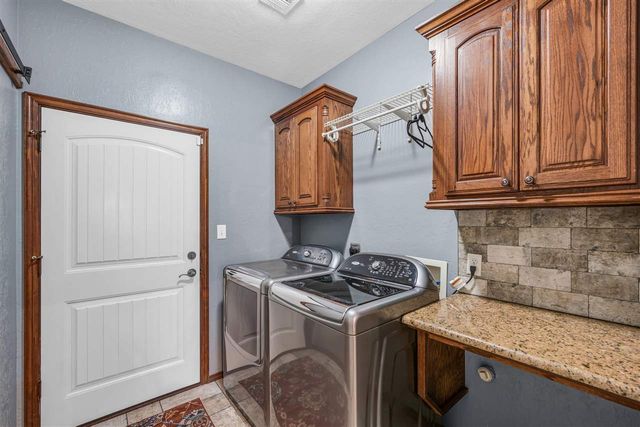 282 NE Road Runner Dr, Fletcher, OK 73541