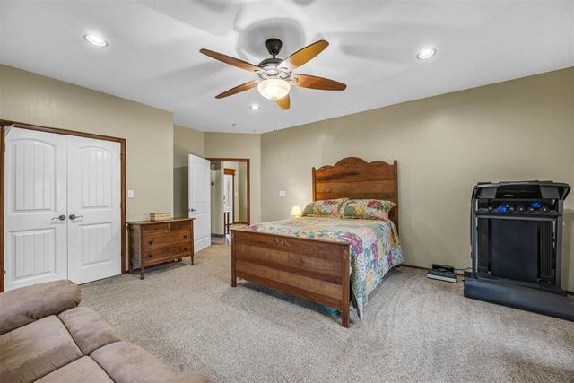 282 NE Road Runner Dr, Fletcher, OK 73541
