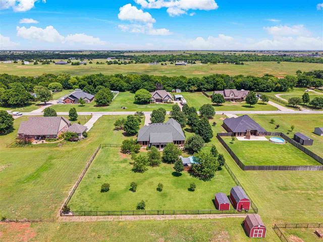 282 NE Road Runner Dr, Fletcher, OK 73541