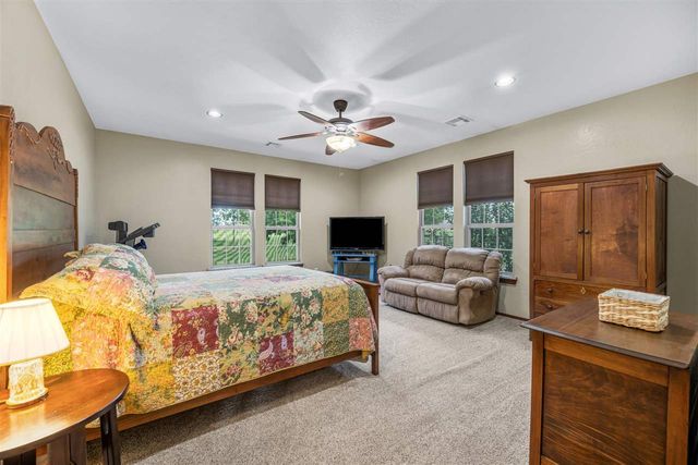 282 NE Road Runner Dr, Fletcher, OK 73541