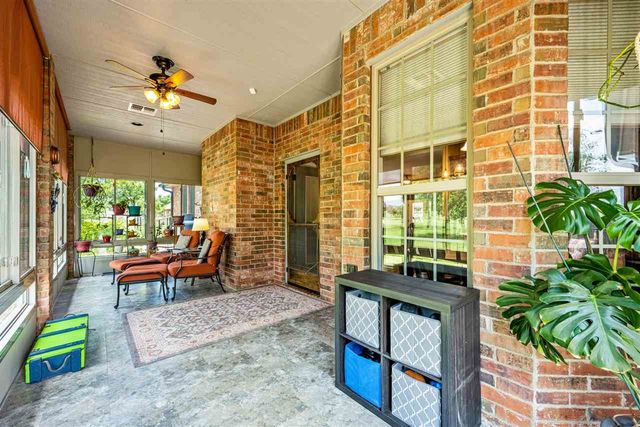 282 NE Road Runner Dr, Fletcher, OK 73541