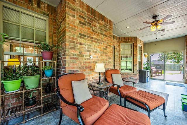 282 NE Road Runner Dr, Fletcher, OK 73541